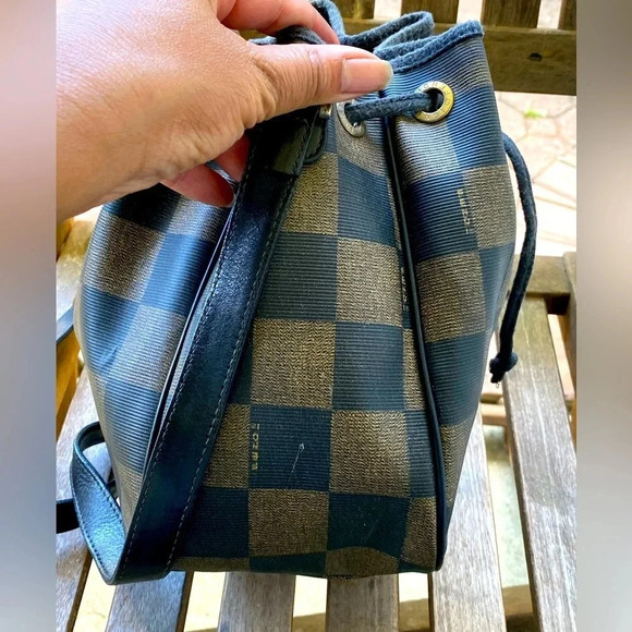 Vintage Fendi Bucket Crossbody Bag - Picture 4 of 15